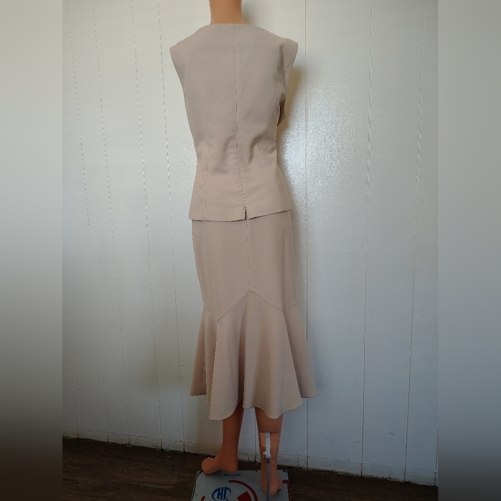 Elite Champagne Elegant Beige Suit with Lace Accents Size 8 - Picture 5 of 16